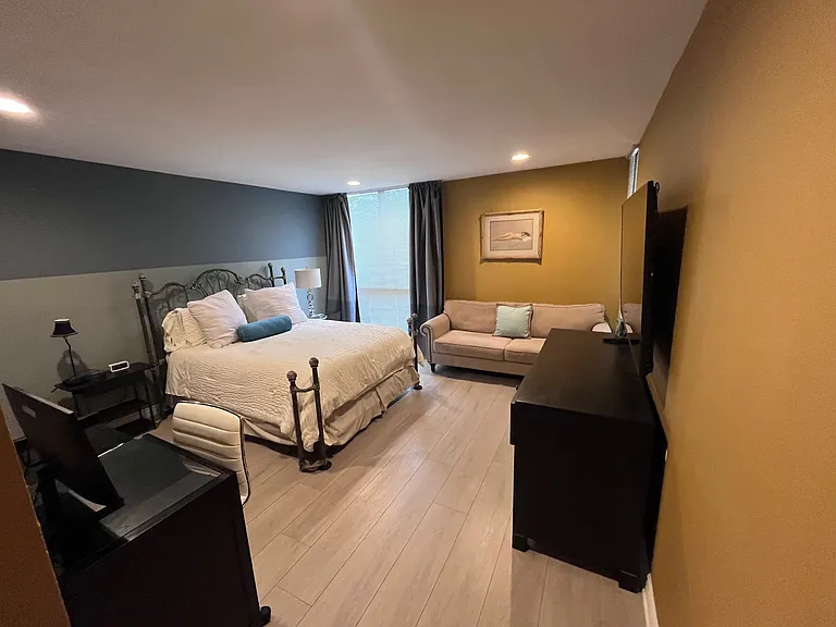 1815 Glendon Ave #101 — Photo 13
