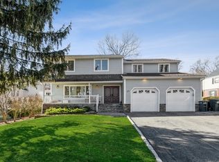 27 Short Pl, Cresskill, NJ 07626