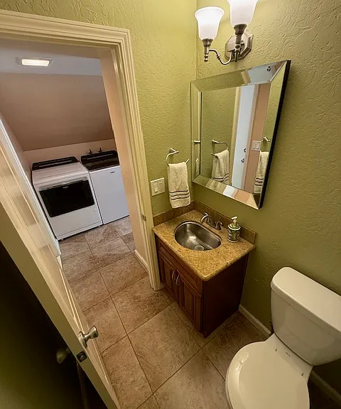 6104 Chateau Ct — Photo 35