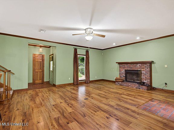 5th image of 20332 Hayes Rd