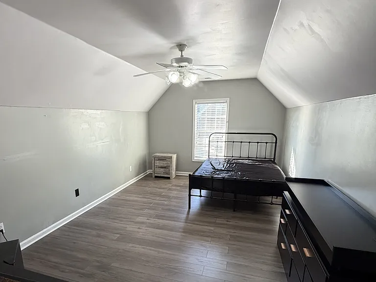 1050 Chapel Hill Dr — Photo 24