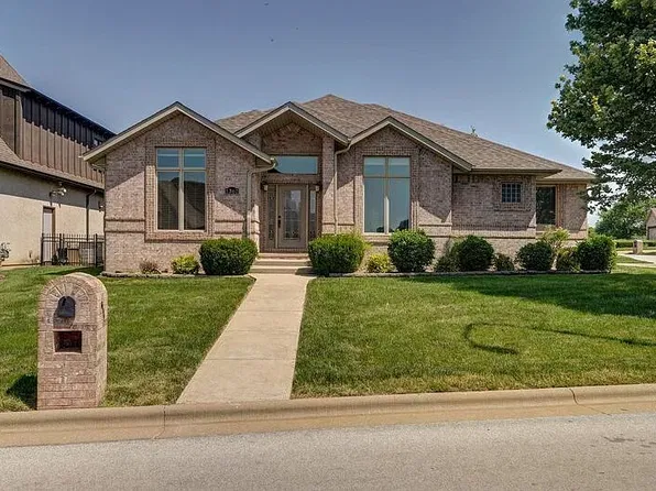 1367 E Siler Pkwy, Springfield, MO 65804