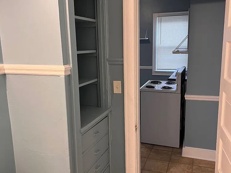 Large Spacious 4 Bedroom UPPER with Large Living Room and Dining Area!! — Photo 8