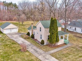 218 W Walnut St, Saint Charles, MI 48655