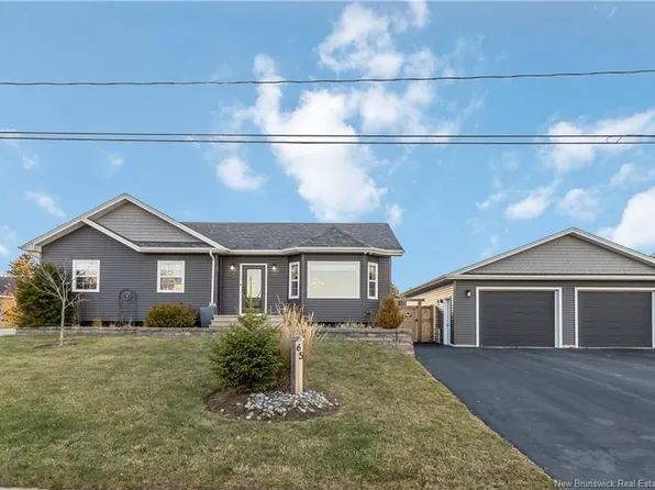 65 Raphael St, Dieppe, NB E1A 0S5