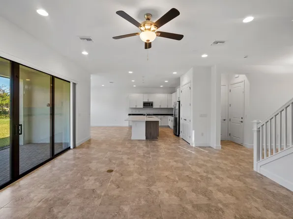 20800 Thistle Leaf Ln, Estero, FL 33928