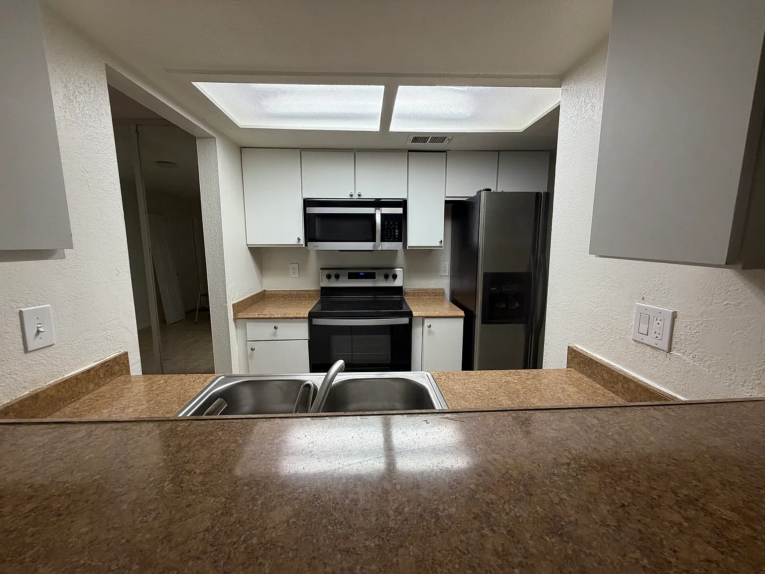 4 bed, 2.5 bath, 1230 sqft, $2,395 — Photo 1