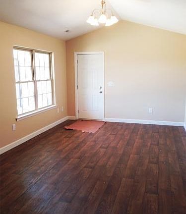 4th image of 217 Mary High Dr