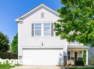 7213 Fox Point Dr, Charlotte, NC 28269