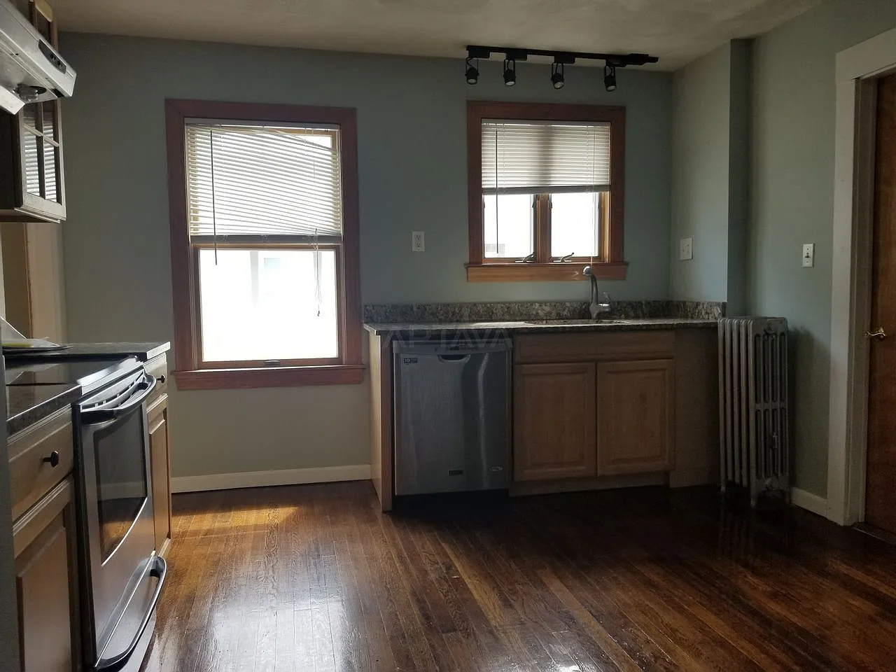 Spring Hill area, 2 bedroom, 1 bathroom apartment — Photo 2