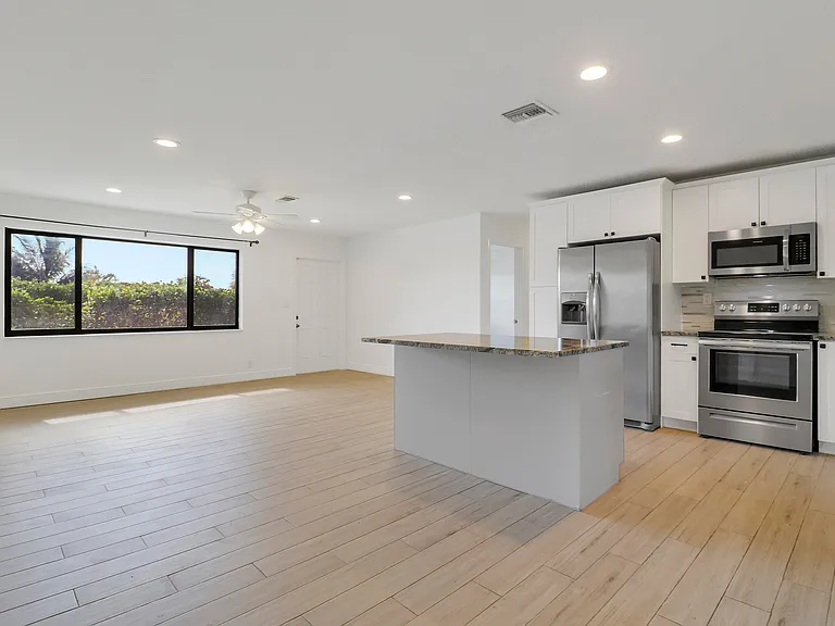 816 Juniper Dr — Photo 3