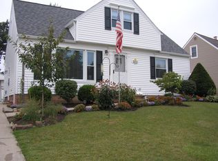 5831 Circle Dr, Mayfield Heights, OH