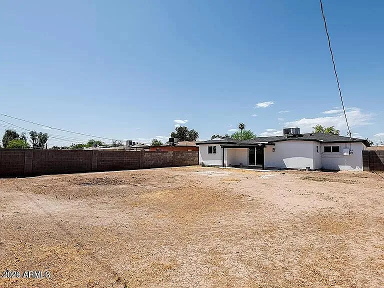 2915 W Griswold Rd — Photo 17