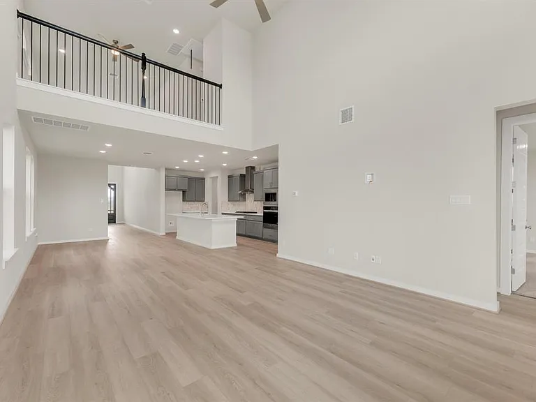 324 Amista Dr — Photo 8