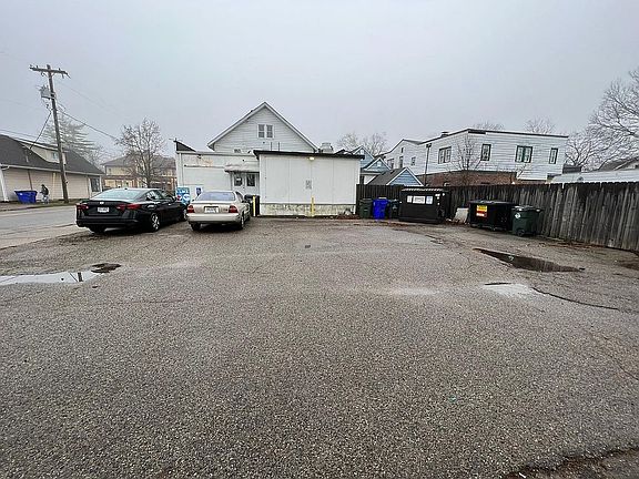 4th image of 2670 Benninghofen Ave