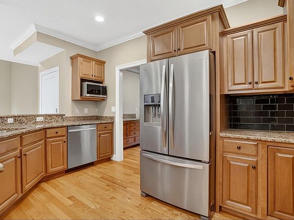 5th image of 32 Bissonnette Cir