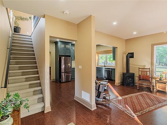 5th image of 74 Lynnwood Ave