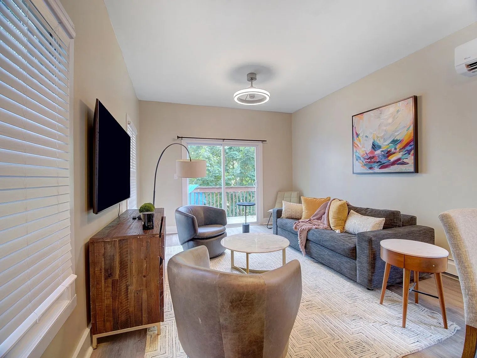 3 bed, 1.0 bath, 1291 sqft, $9,122 — Photo 1