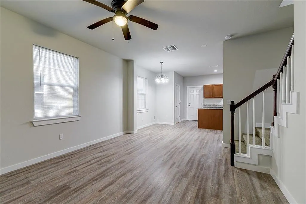 3 bed, 2.5 bath, 1430 sqft, $1,695 — Photo 2