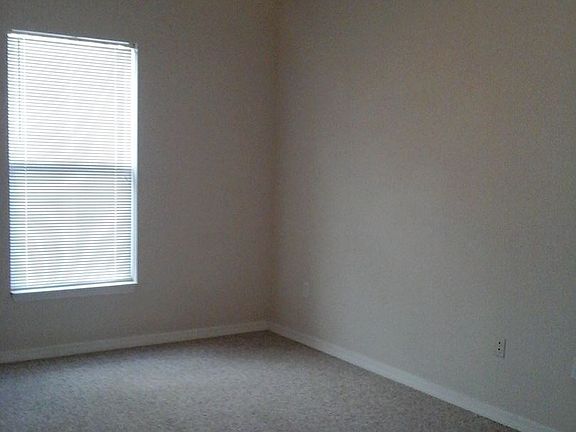 5th image of 3002 Hemingway Cir