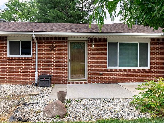 4th image of 8940 Woodside Dr