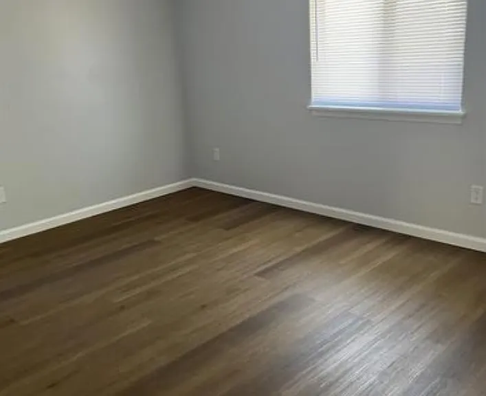 2855 Oxford Ln — Photo 4