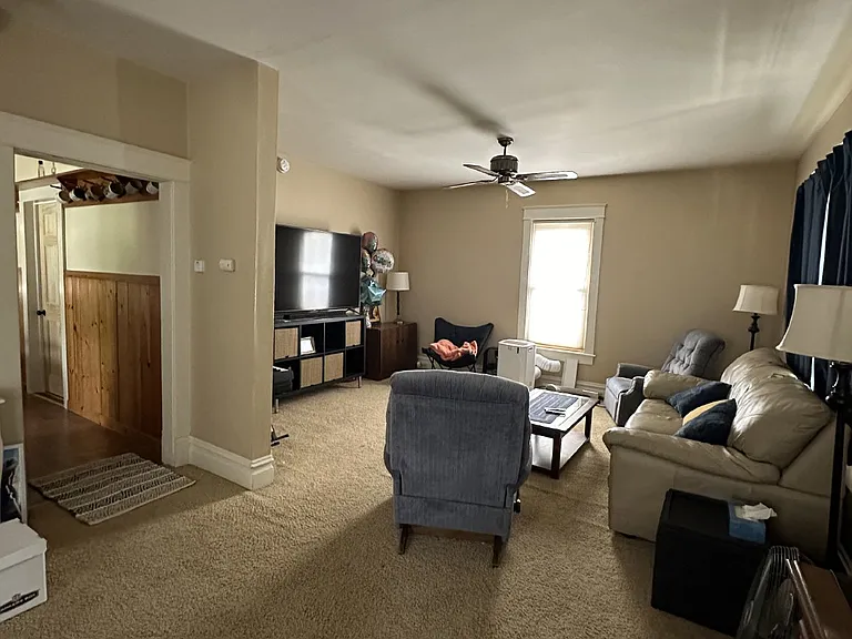 318 Gilbert Ave — Photo 4