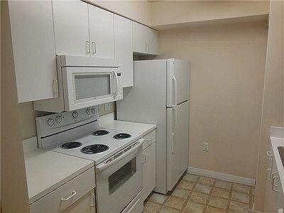 5th image of 12148 Saint Andrews Pl APT 203