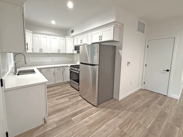 10934 Peach Grove St #201 — Photo 75