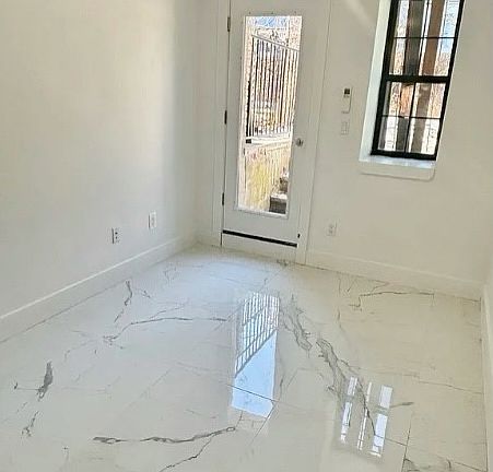 5th image of 129 Cornelia St #A