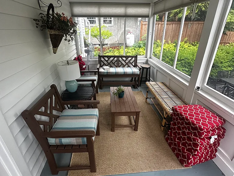 Screened in porch