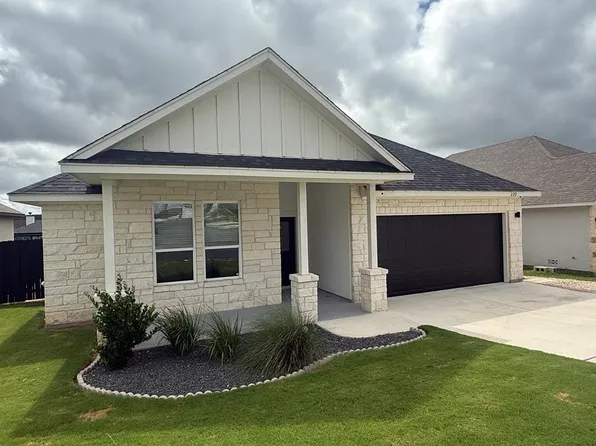 220 Riley Ln, Fredericksburg, TX 78624
