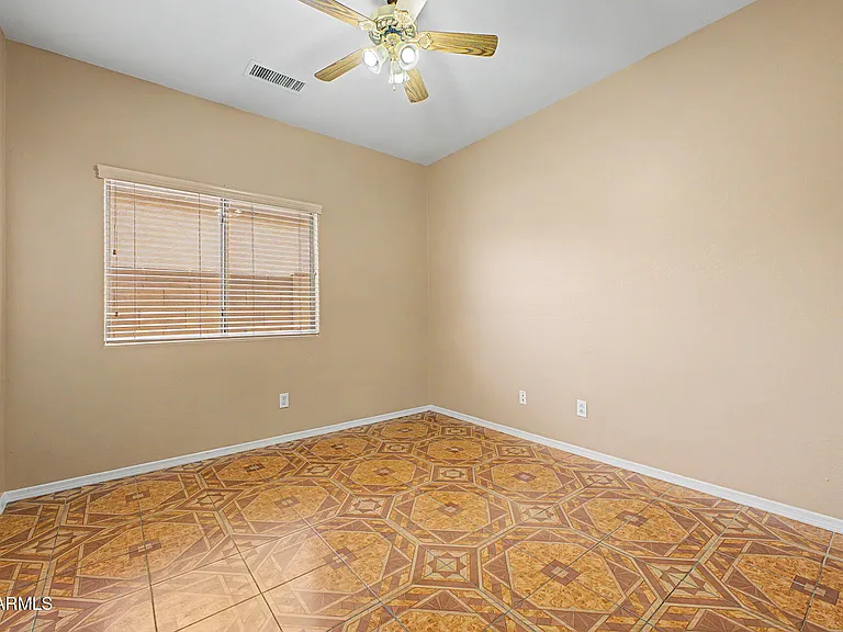 5329 W La Salle St — Photo 27