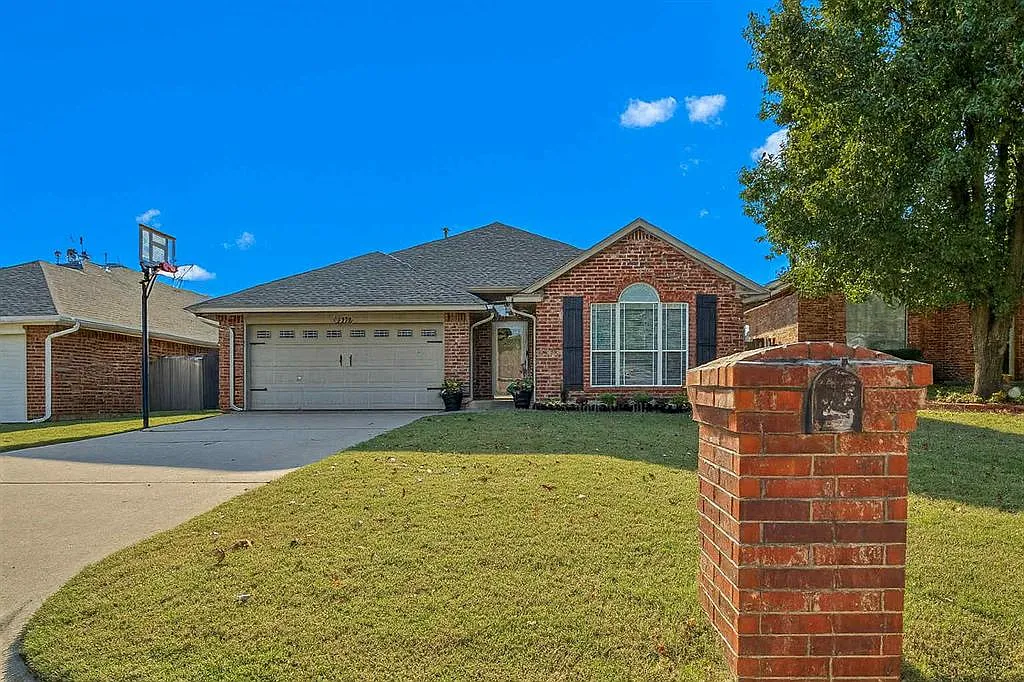 3 bed, 2.0 bath, 1289 sqft, $1,525 — Photo 1