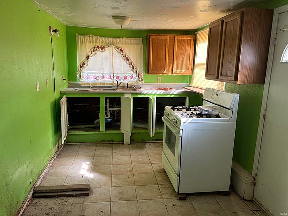 5th image of 3001 E Centennial Ave
