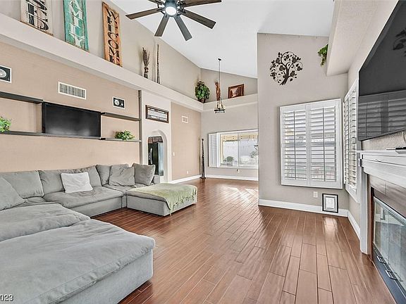 5th image of 3113 N Saint Tropez St