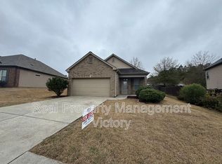 2004 Kensington Ct, Calera, AL 35040