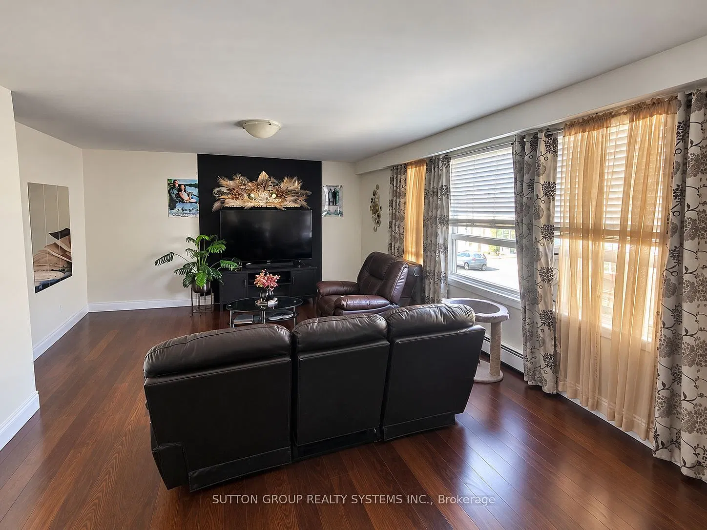 2 bed, $1,900 — Photo 2