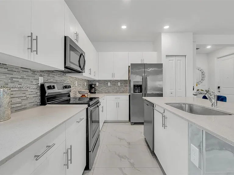 3538 W 108th St — Photo 11