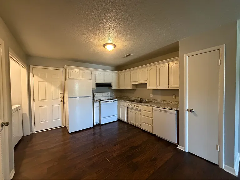 4437 Torrance Dr NW #C — Photo 9