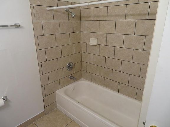 5th image of 3709 Morse Ave #27