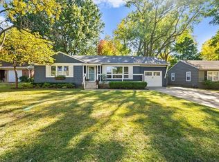 2905 W 49th Ter, Westwood, KS 66205