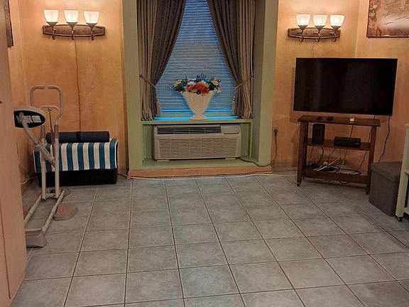 3rd image of 224 E Garden St APT 306