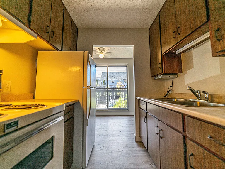 306 Balsam St — Photo 4