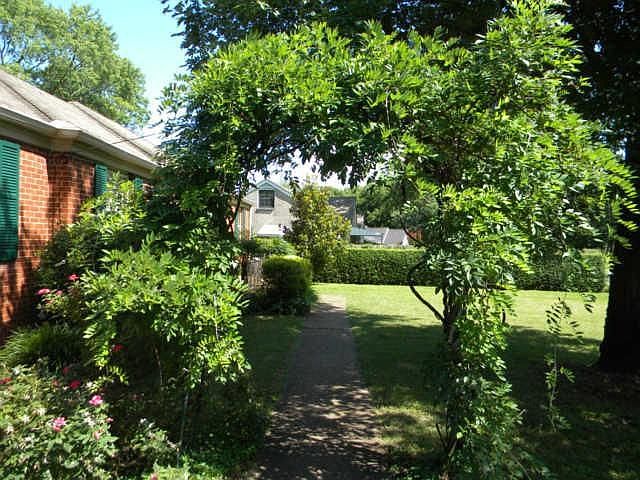2nd image of 221 Blue Hills Dr