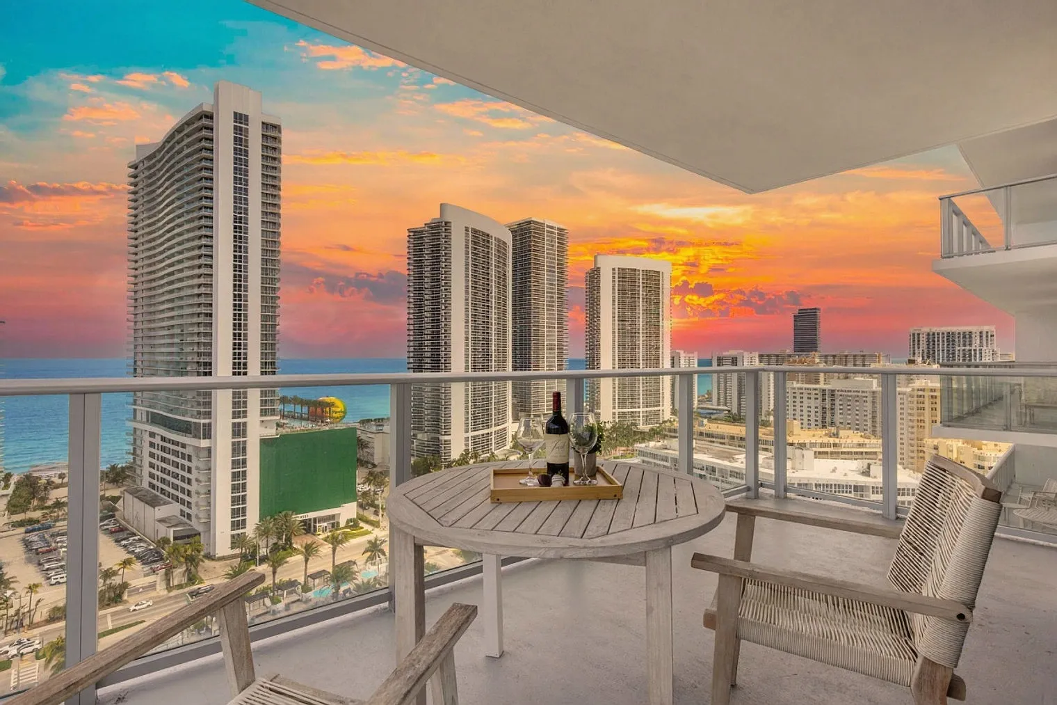 2 bed, 2.0 bath, 1097 sqft, $4,827 — Photo 4