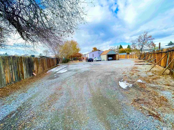 536 E 7th Ave, Sun Valley, NV 89433