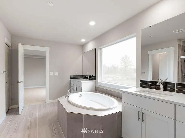 11003 33rd St NE — Photo 17