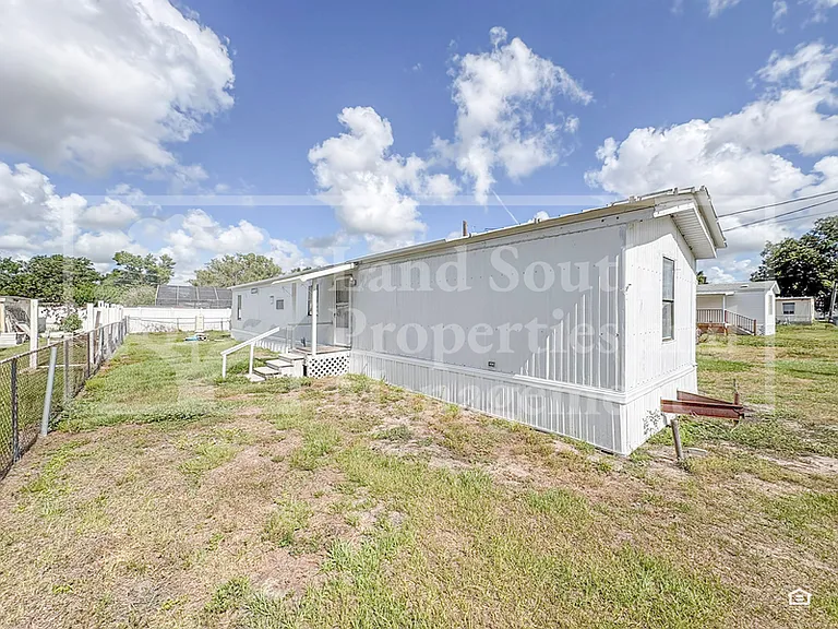 1175 Meadow Lawn St — Photo 2