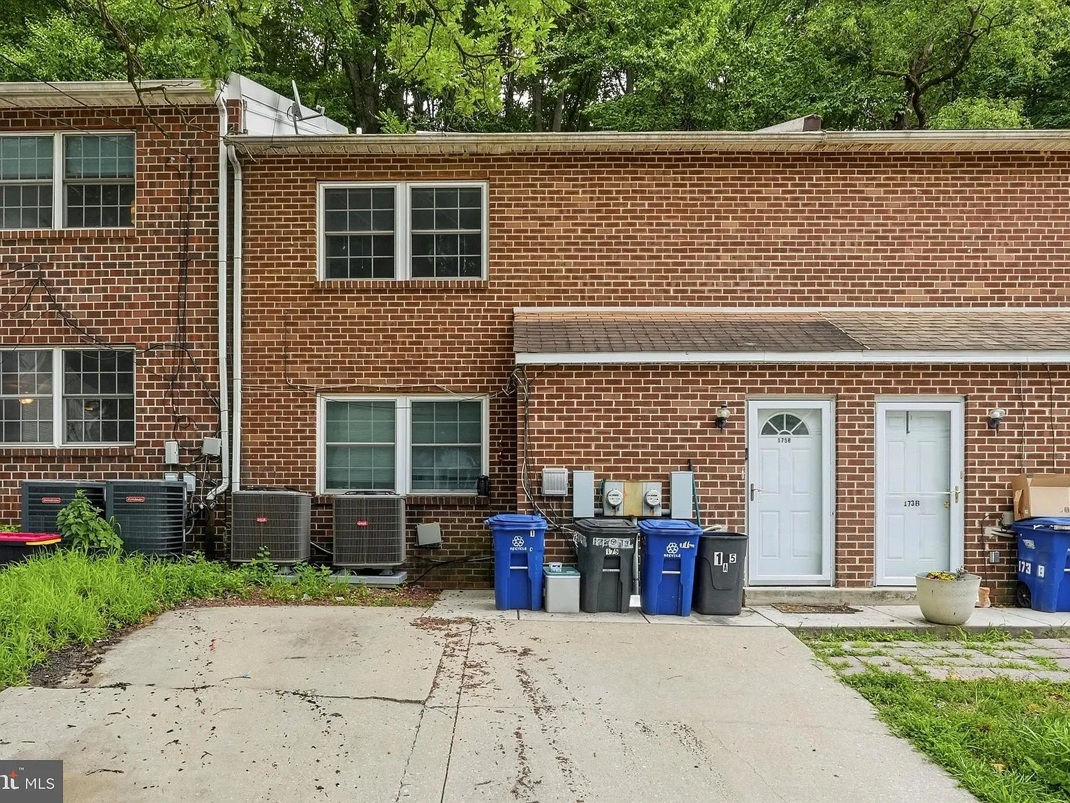 2 bed, 1000 sqft, $1,700 — Photo 2